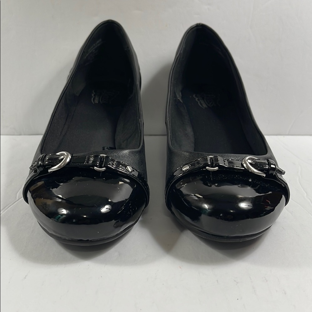 Bass Women’s Black Flats Comfort Shoes Patent Toe Buckle Size 9
